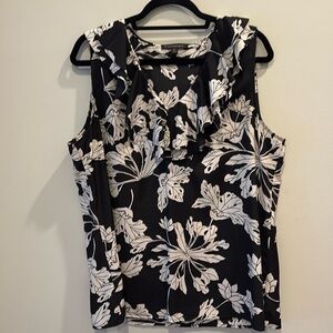 Banana Republic - Women's Ruffle V-neck sleeveless top / Blouse. Size XL